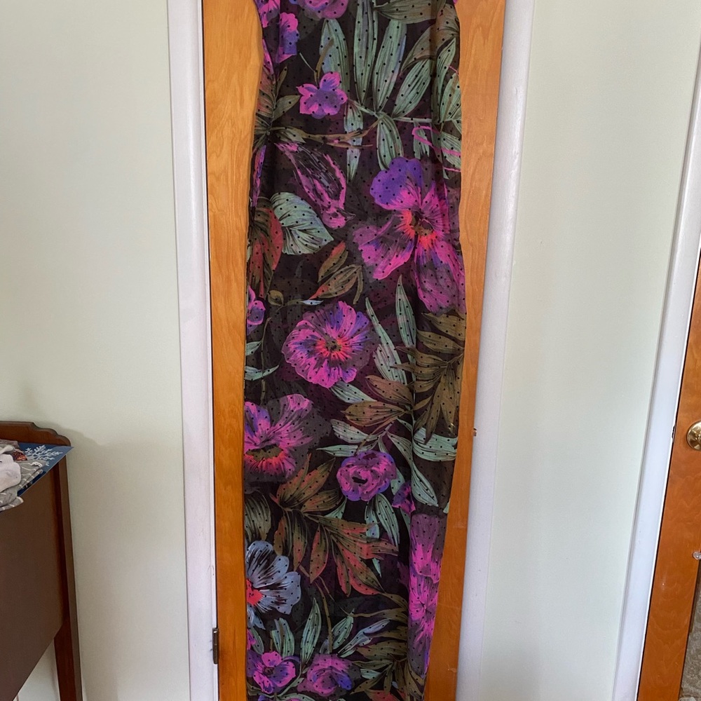 Beautiful floral/tropical scarf